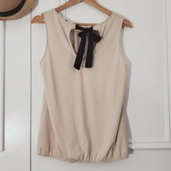 CHIC by Jacob- Pleated Cream Tank Blouse with Black Tie Sash- Size Large - Picture 1 of 8